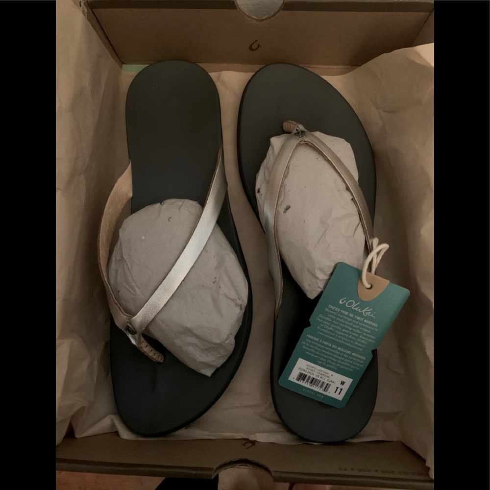 Olukai sandals sz 11 brand new in box never worn